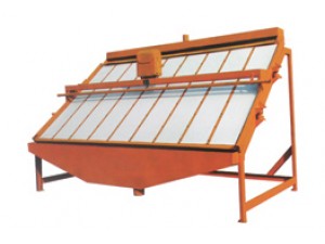 高頻振動(dòng)篩由篩網(wǎng)、支撐架、振動(dòng)電機(jī)或電磁振動(dòng)機(jī)等部分組成。