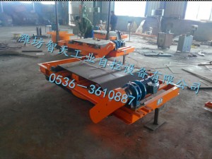 RCDD系列干式自卸式電磁除鐵器是一種用于自動清除粉狀或塊狀非磁性物料中的雜鐵的除鐵裝置。