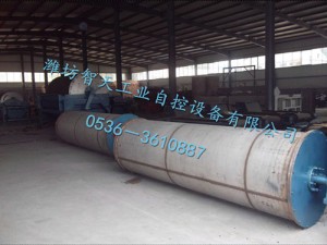 CT系列永磁滾筒是一種濕式中場(chǎng)強(qiáng)磁選設(shè)備，磁源采用具有“磁王”之稱的釹鐵硼硬磁材料及鐵氧體組成的復(fù)合磁系。