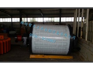 CTZ系列中場(chǎng)強(qiáng)永磁滾筒（分半磁和全磁兩種磁系結(jié)構(gòu)）多用于對(duì)粉狀、顆粒狀、小塊狀物料的凈化處理，或?qū)﹁F質(zhì)的回收利用。