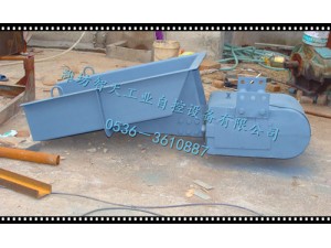 GZ系列電磁振動給料機把塊狀、顆粒狀及粉狀物料，從貯料倉庫或漏斗中均勻連續(xù)或定量的給到受料裝置中，可無級調(diào)節(jié)給料量，并實現(xiàn)生產(chǎn)流程的集中控制和自動控制。