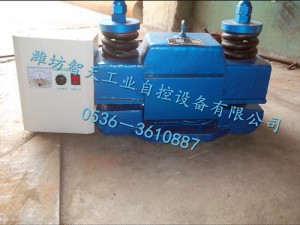 GZ倉壁振動器依靠高頻振動和沖擊力?？捎行У叵锪显诹蟼}內(nèi)的起拱和堵塞現(xiàn)象，使物料從倉口順利排出。